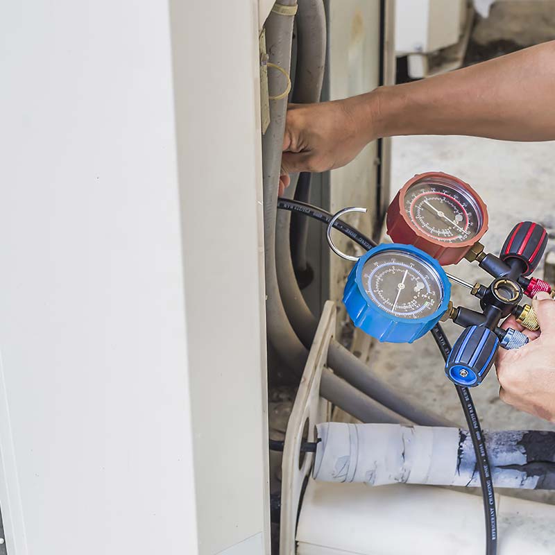 Dépannage d'une climatisation et vérification des fluides
